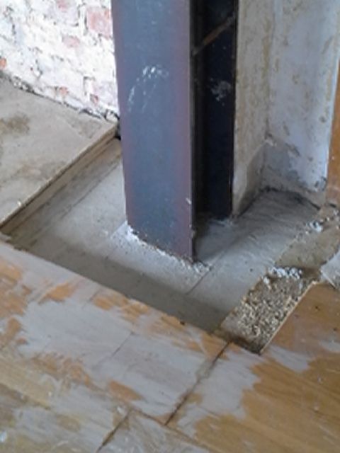 Boden zum Keller aufgemacht und ein Fundament betoniert