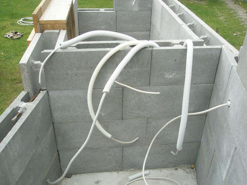 und schön merken wo die Kabel sind fürs spätere bohren