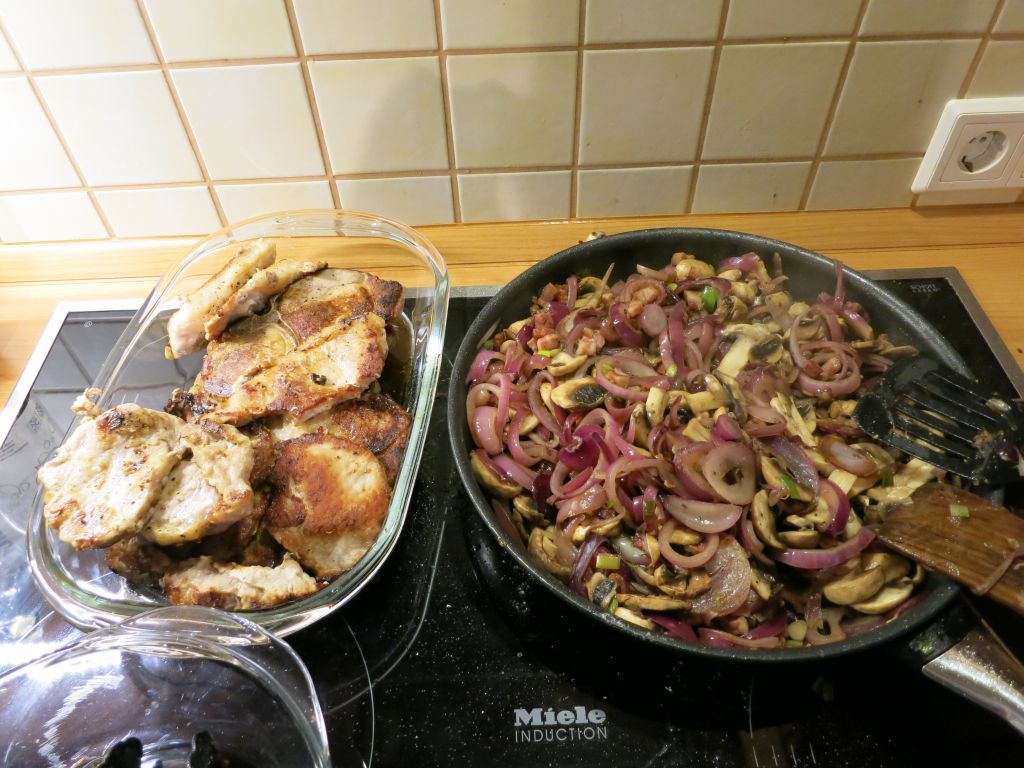 Vorbereitung Jäger Kotlett Pfanne.jpg