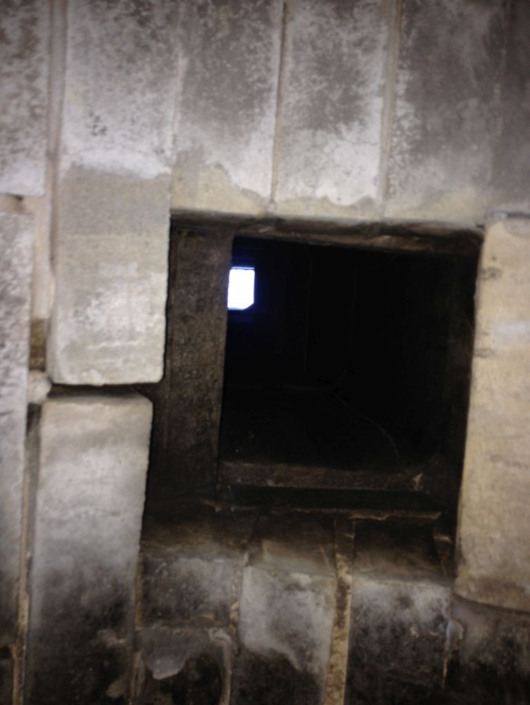 Das ist der Schornsteinauslass von innen