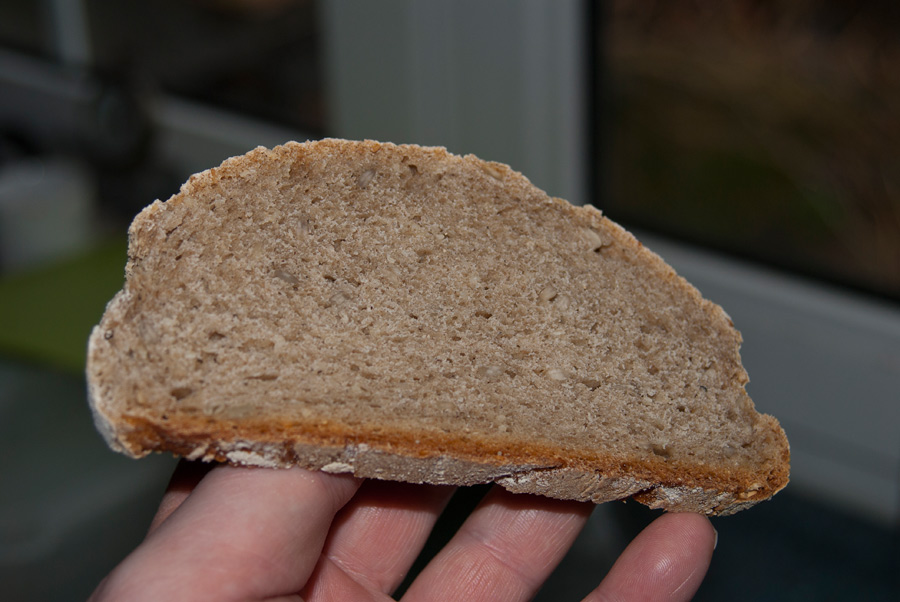 231214Roggen-Weizen-Buchweizen-Sauerteigbrote-mit-Sesam-&-Sonnenblumenkernen002.jpg