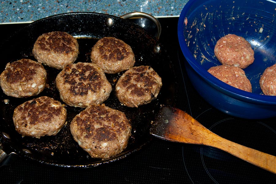 Mezgerfrikadellen mit Senfkörnern