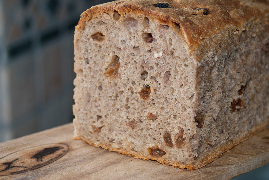 mit Rosienen &amp; Walnüssen