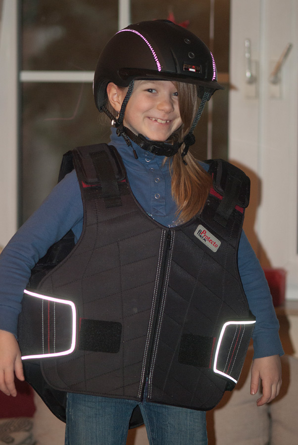 Johanna mit Schutzweste &amp; Helm