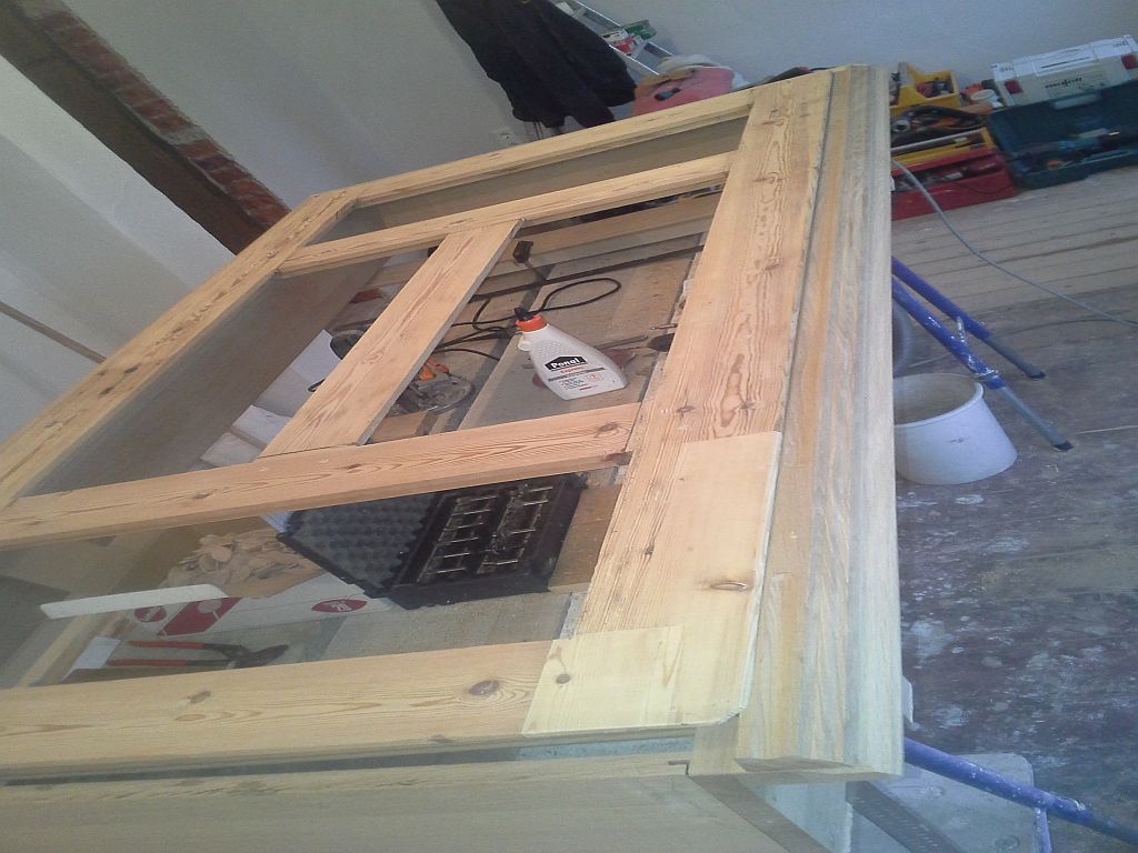 Hier liegt das Türblatt drin