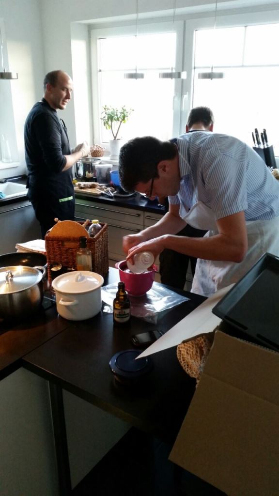 5 Blut anrühren.jpg