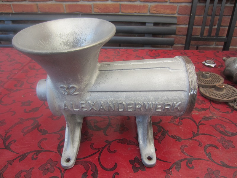 Fleischwolf sandgestrahlt.JPG