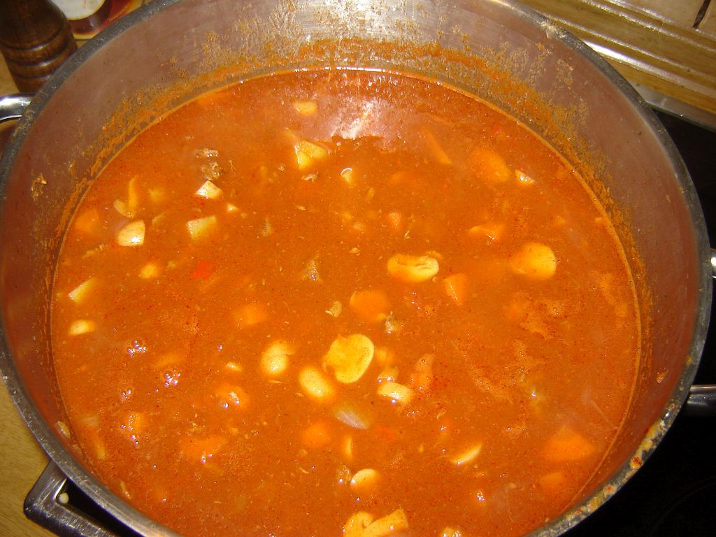 Gulaschsuppe für Vaters Geburtstag.jpg