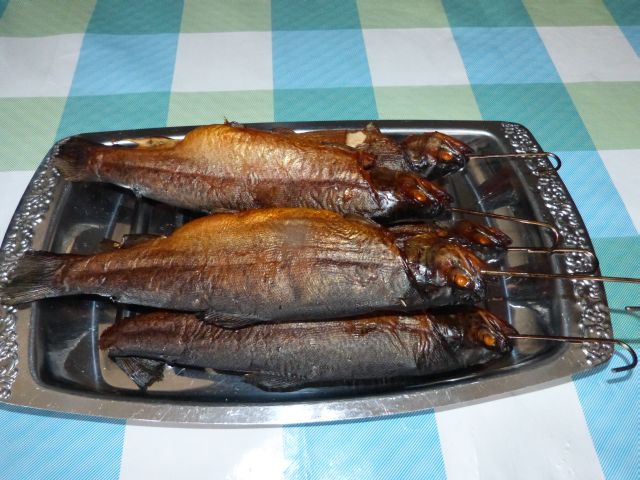 geräucherte Forellen am Karfreitag.JPG