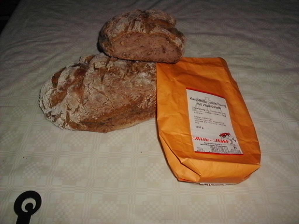 Kartoffelbrot mit Walnüssen