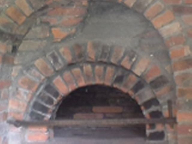 Das graue rechts über dem Bogen ist der Abzug