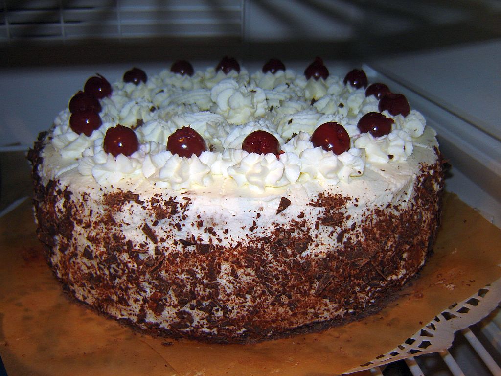 Schwarzwälder Kirschtorte 01.jpg