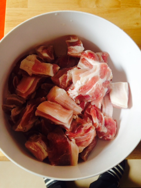 das gepökelte und wolfgerechte Fleisch