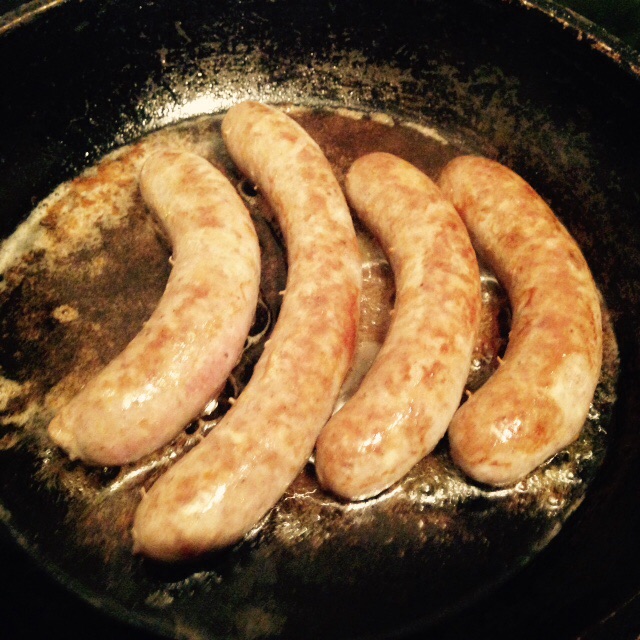 Bratwürste in der Pfanne