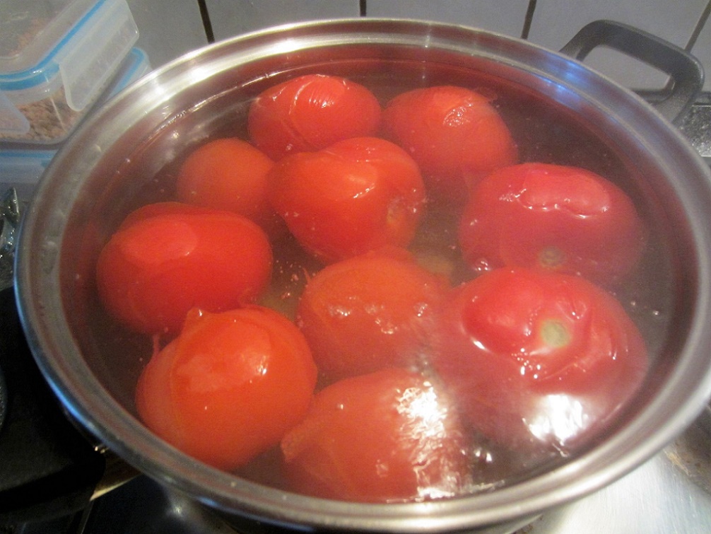Tomaten brühen 2.JPG