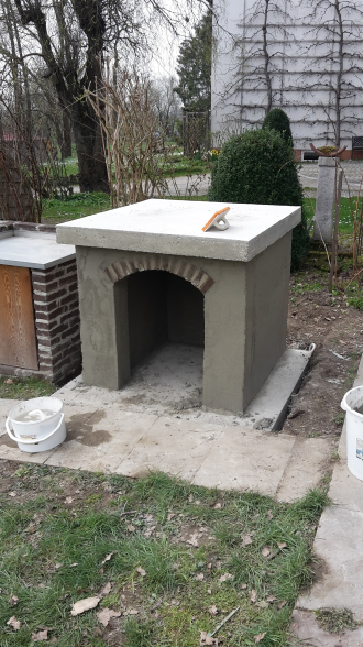 Transporthalterungen entfernt und Innen und Außen verputzt.