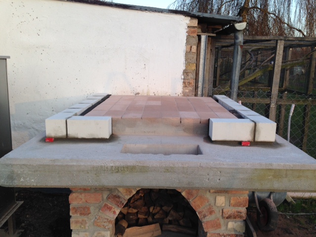 Korpus ........., mit Platz in der Mitte für einen Zierbogen