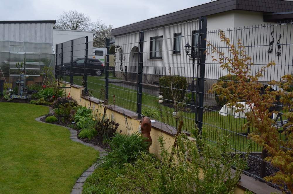 Gartenzaun neu 1.jpg