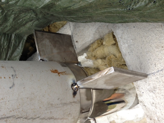 Knotenbleche vor Ort angeheftet