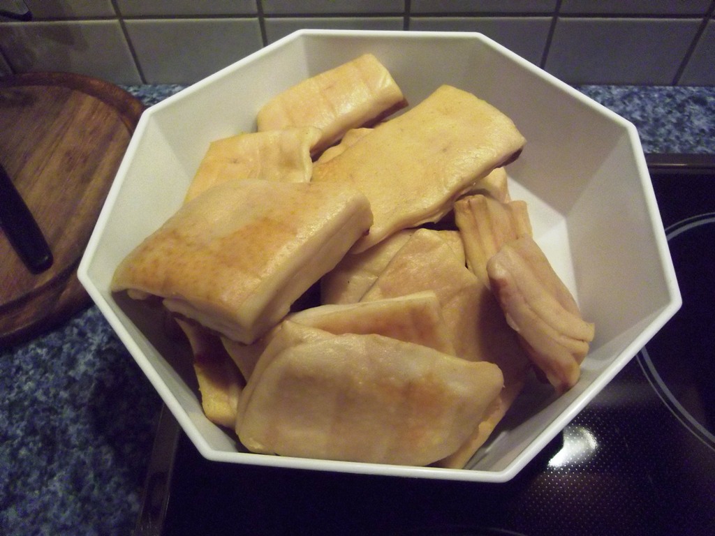 Ungesalzenen Rückenspeck vorher kalt geräuchert