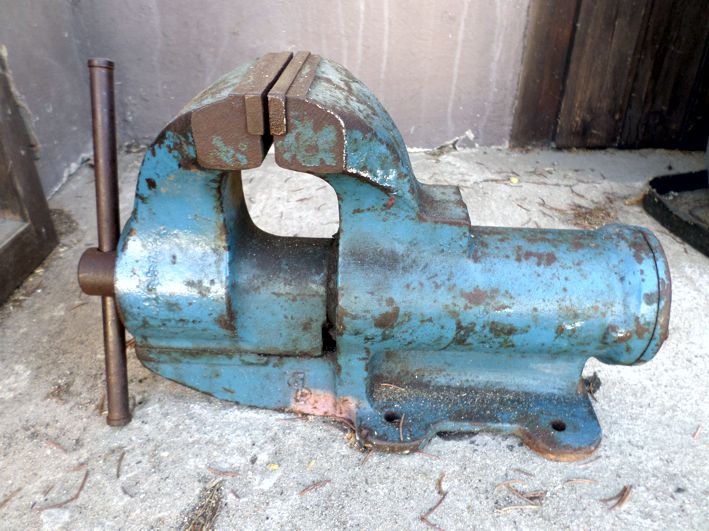 schraubstock 100mm.jpg