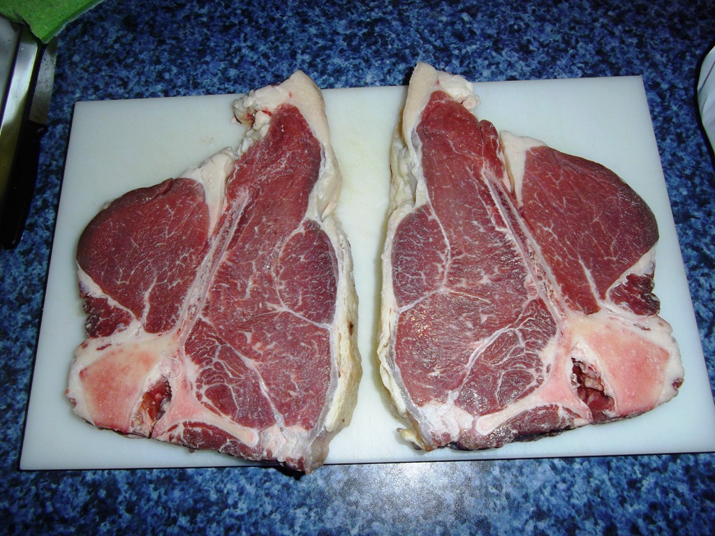 2x T-Bone- Steak mit Filet<br />links= 700g, rechts= 1000g