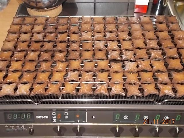 Butterzimtsterne 2017.JPG