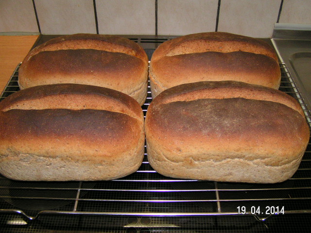 Brot 19apr14-002.JPG