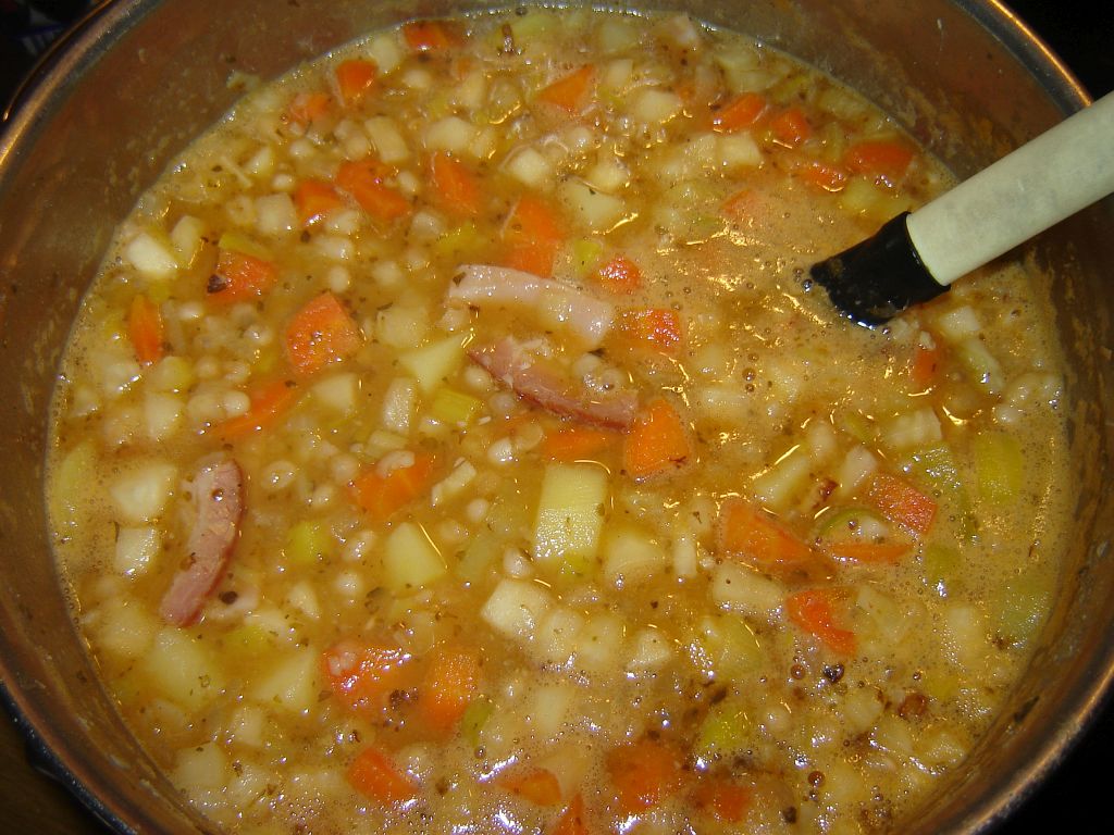 Bohneneintopf mit Speck01.jpg