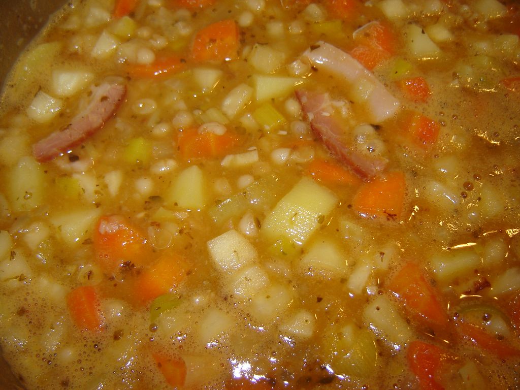 Bohneneintopf mit Speck02.jpg