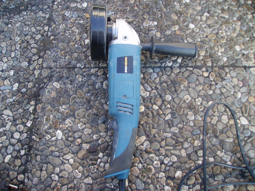 Flex Nr. 3 fast neu hatte gerade 10 Fliesen Schnitte hinter sich nach 2 Minuten Schalter kaputt