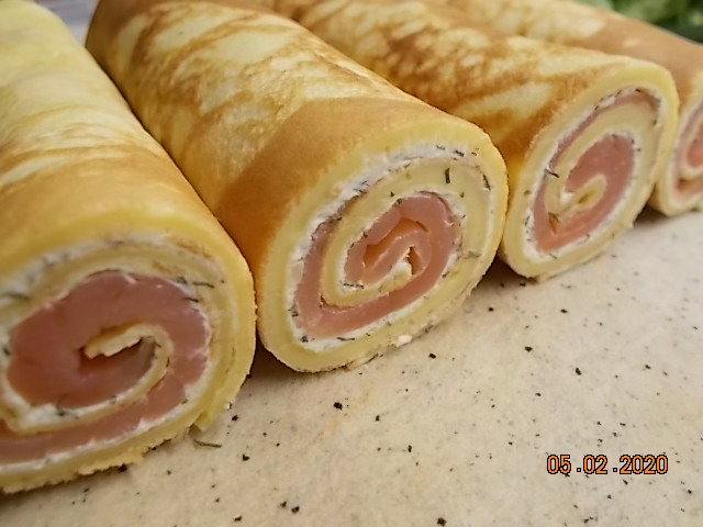 Crepe-Lachs-Röllchen.JPG