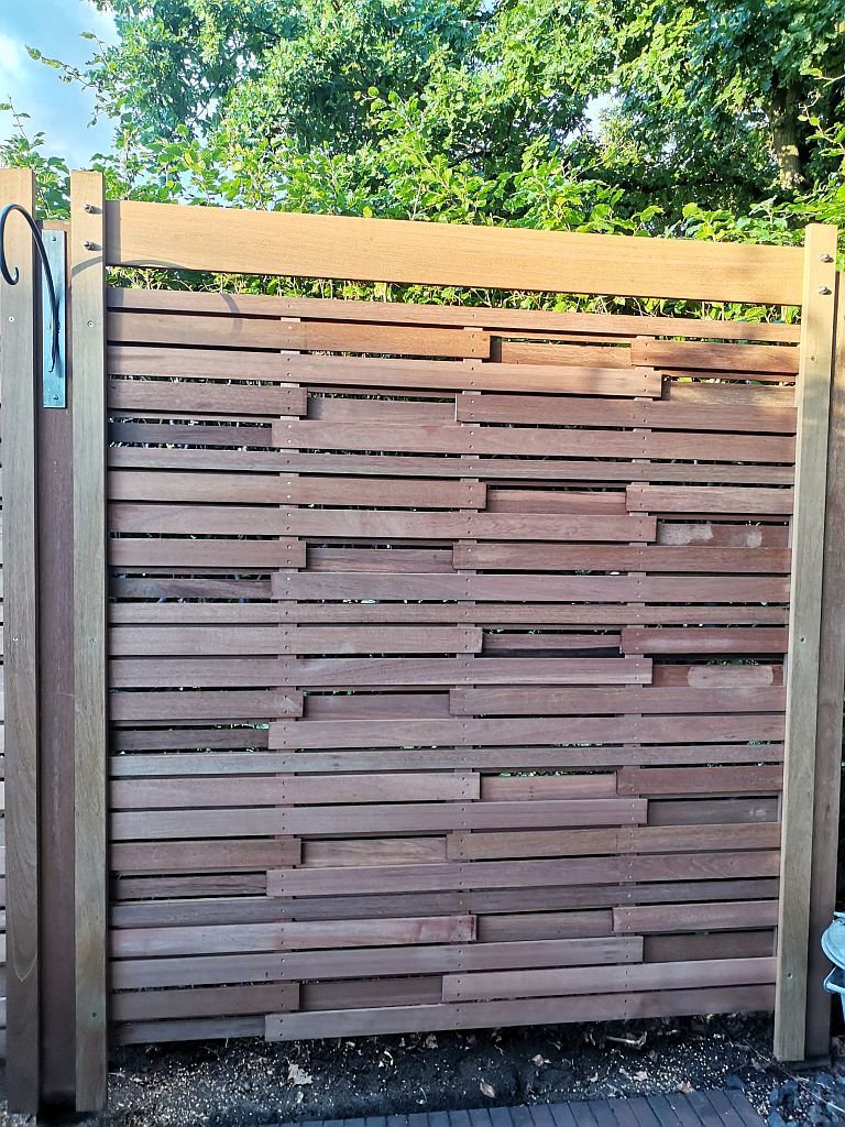 Hartholz im Außenbereich 02.jpg