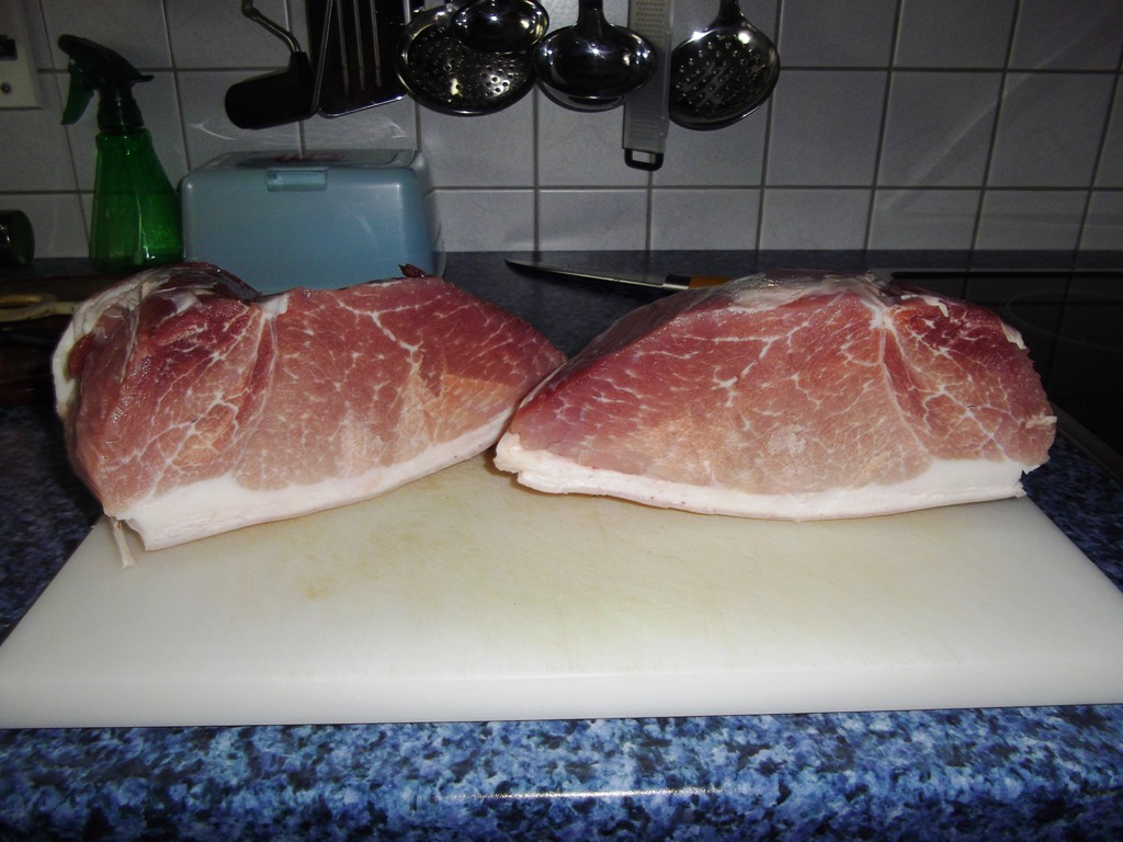 Das rechte Stück gibt "Schweinsgulasch"