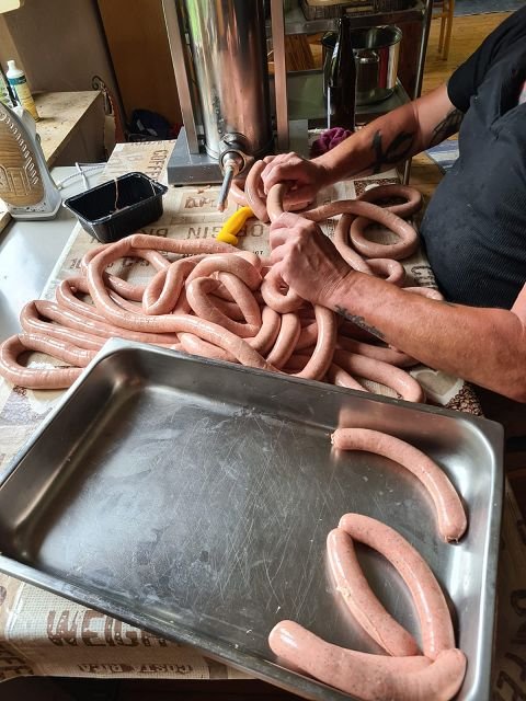 Das Füllen der 24-26er Schafseitlinge.jpg