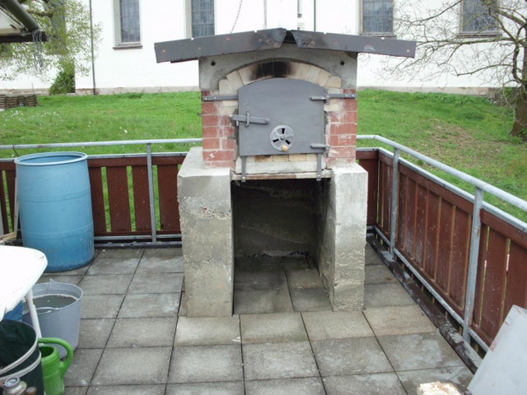 Schalung abgenommen und Betonplatten wieder verlegt