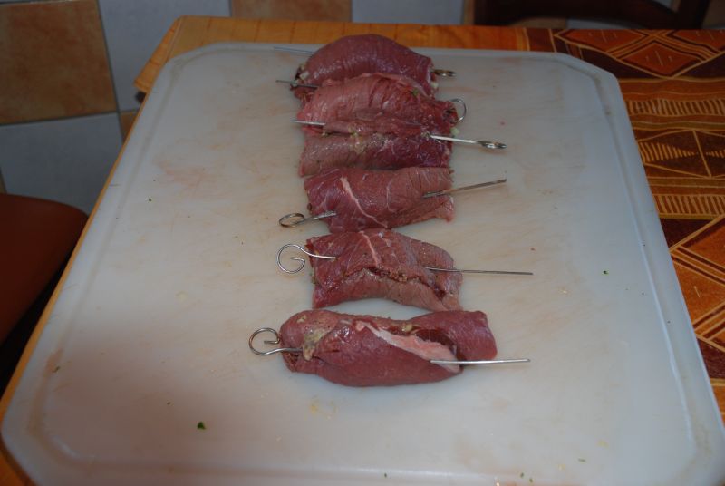 Die Rouladen fertig gerollt