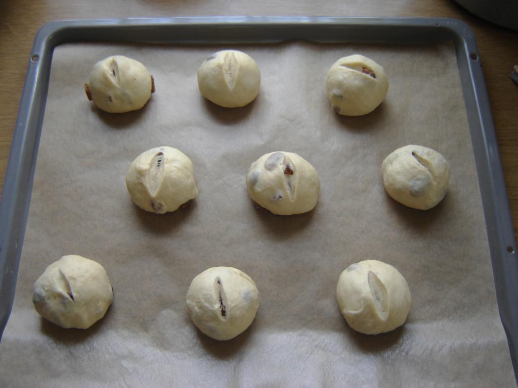 und auf ein mit Backpapier ausgelegtes Backblech gegeben.