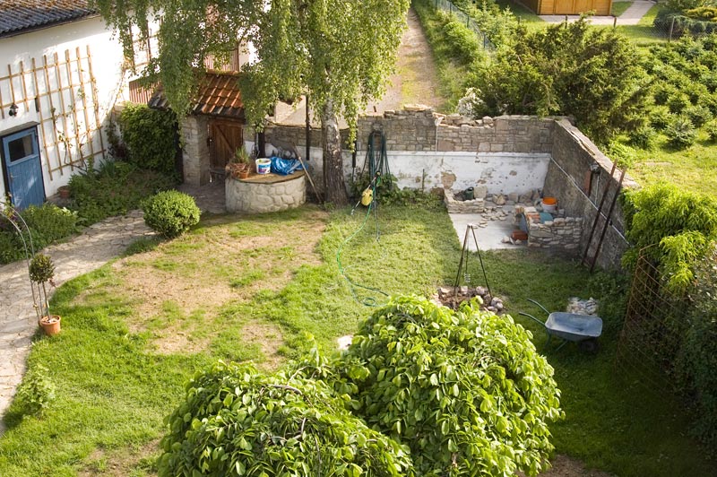 Blick vom Gästezimmer in den Vorgarten: