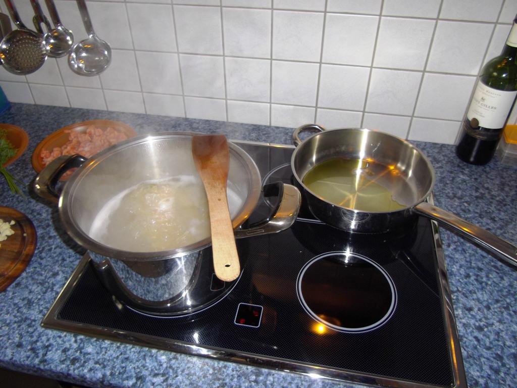 Spaghetti kochen, Pfanne wird heiß