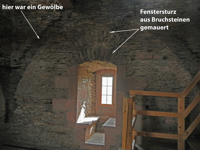 Gewölbereste in einem der beiden Türme