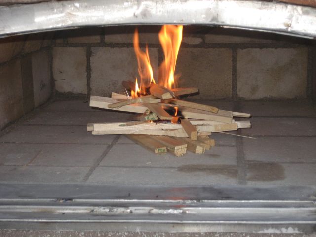 Das Erste Feuer im Backraum.