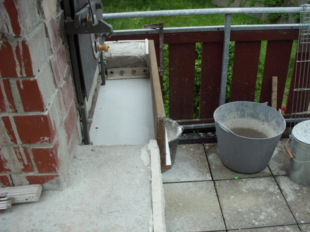 zwei Winkel angebracht