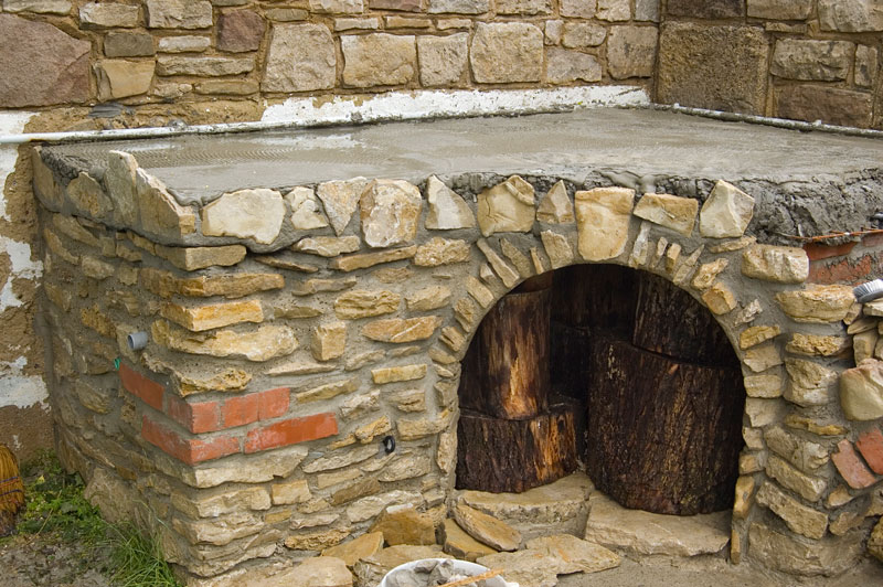 ausgeschalt, nach der "Erstversorgung" (Fugen auskratzen, Steine reinigen)