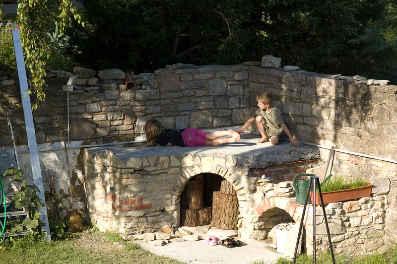 und ZACK haben sie einen neuen Spielplatz gefunden - Saubande ;o)!