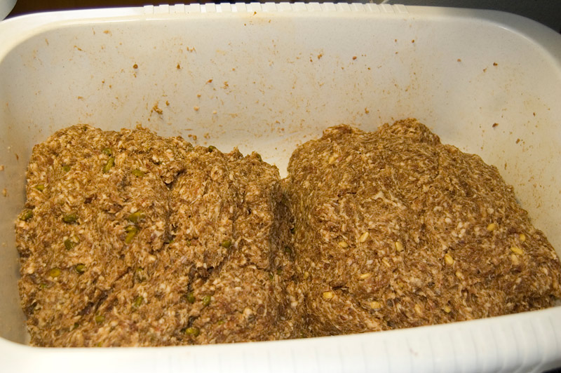 links mit Pistazien-, rechts mit Pinienkernen (ohne Schale *lol*)