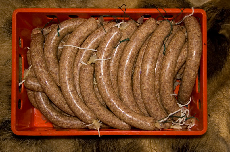 feddisch gefüllte Salami (nicht Mett- oder Bratwurst)