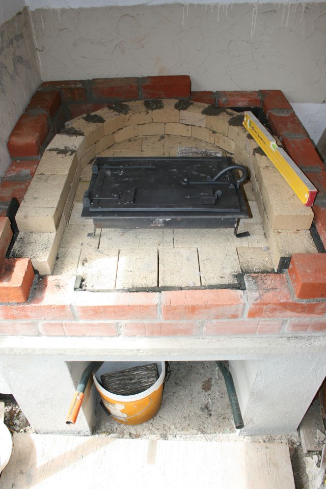 2 Reihen Backsteine, zwei Reihen Schamotte, unterer Schamottebackboden