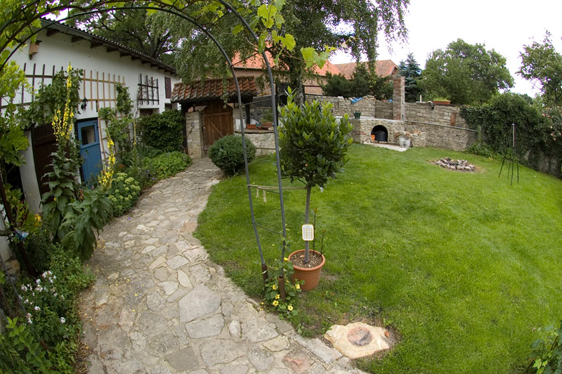 nicht schön, aber passend zum Gesamteindruck