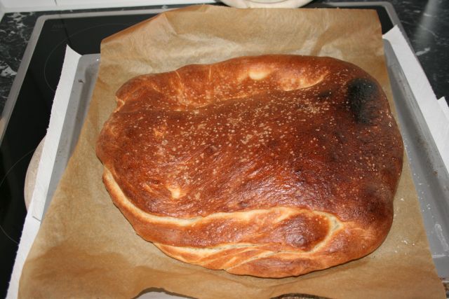 Fertiges Brot - nicht mit Leinsamen, sondern mit Salz bestrichen